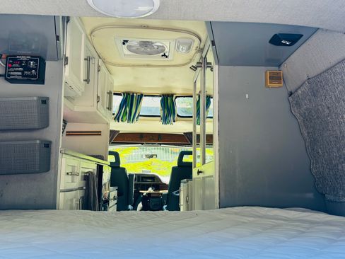 Used 1995 Dodge B3500 image 11