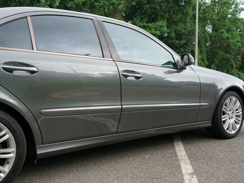 Used 2008 Mercedes-Benz E 350 4MATIC Sedan image 2