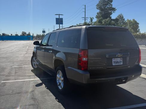 Used 2011 Chevrolet Suburban LT w/ Regional Value Package image 6