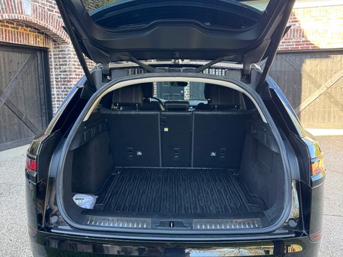 Used 2018 Land Rover Range Rover Velar S image 16