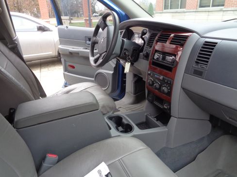 Used 2005 Dodge Durango SLT w/ Interior Convenience Group image 12
