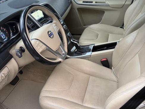Used 2016 Volvo XC60 T5 Platinum AWD/4WD image 2