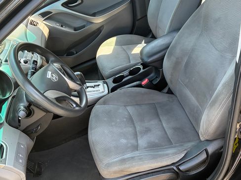 Used 2013 Hyundai Elantra GLS FWD image 2