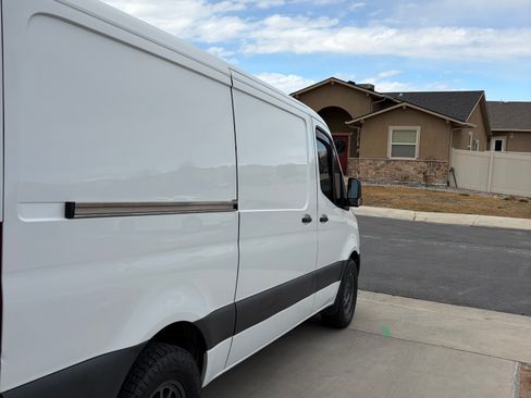 Used 2021 Mercedes-Benz Sprinter 2500 image 4