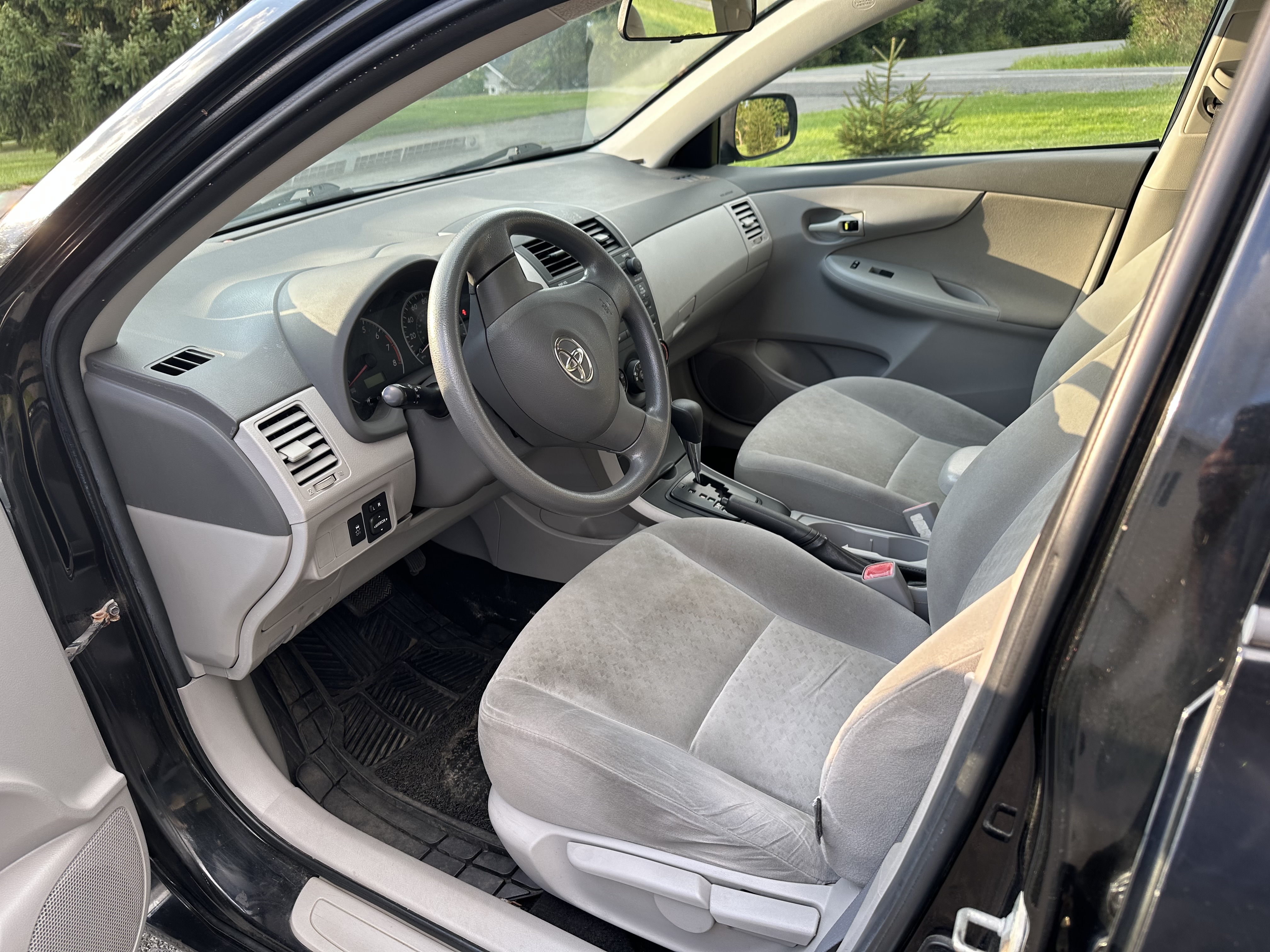 Used 2009 Toyota Corolla LE w/ All Weather Guard Pkg FWD image 9