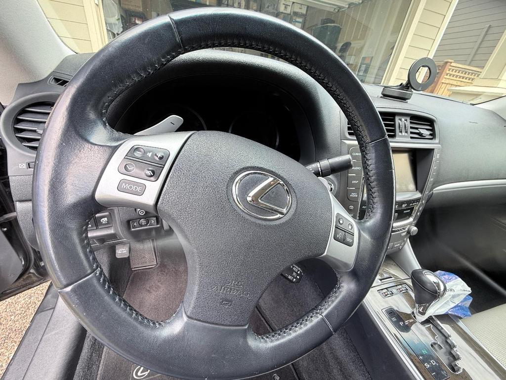 Used 2011 Lexus IS 350C w/ Luxury Pkg RWD image 14