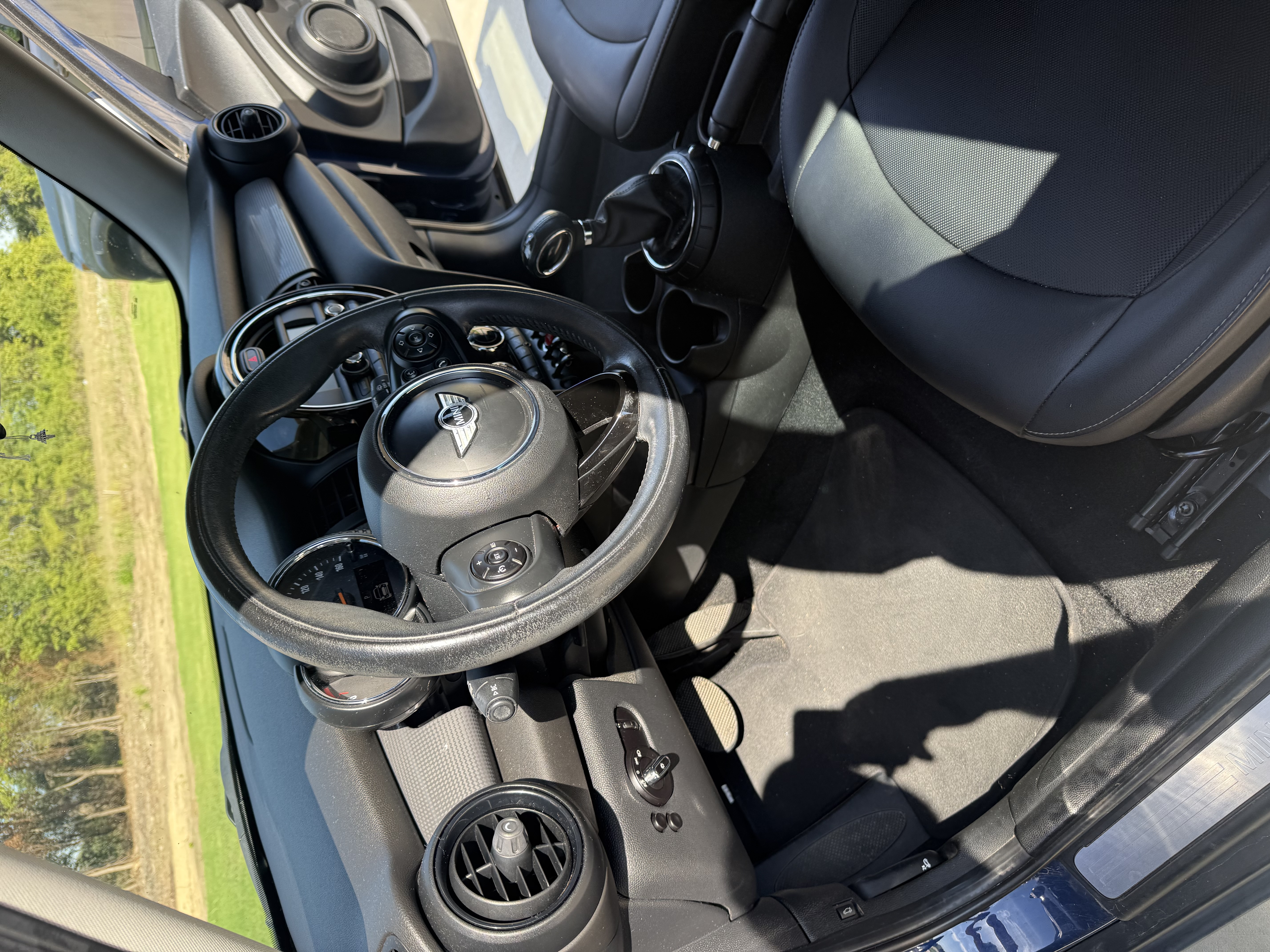 Used 2015 MINI Cooper 4-Door Hardtop FWD image 2