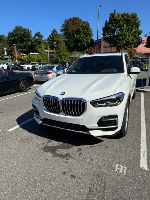 Used 2023 BMW X5 xDrive40i w/ Premium Package AWD/4WD image 2