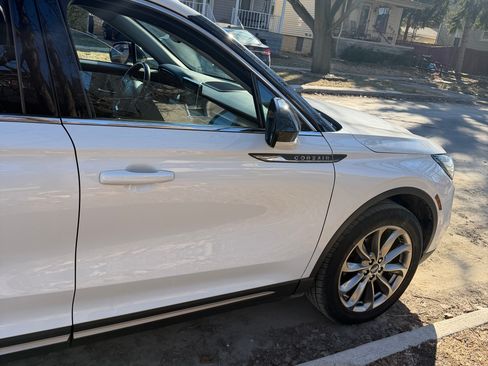 Used 2021 Lincoln Corsair AWD w/ Premium Package image 9