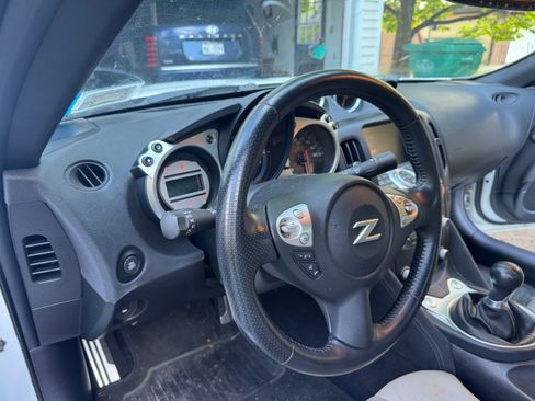 Used 2010 Nissan 370Z Touring w/ Sport Pkg RWD image 26