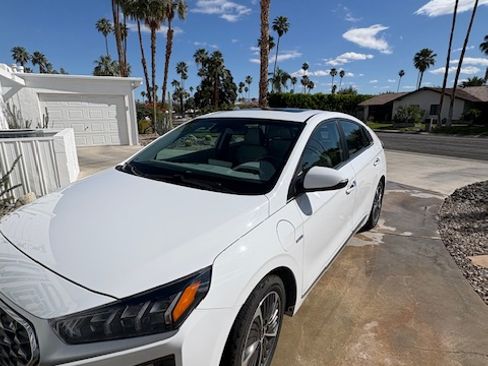 Used 2020 Hyundai Ioniq Limited image 2