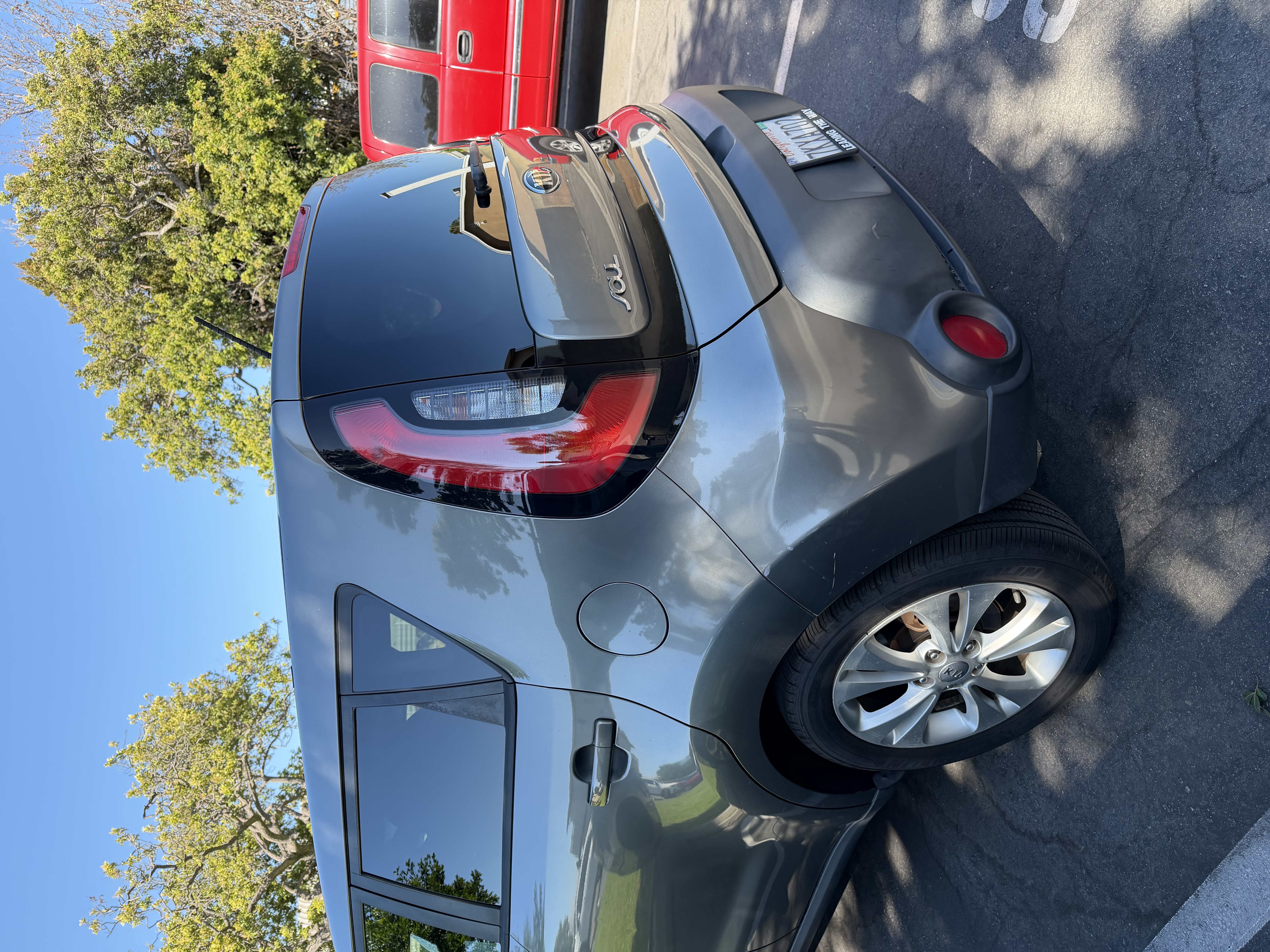 Used 2015 Kia Soul + FWD image 4