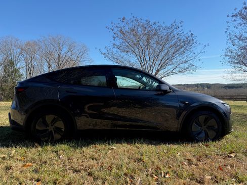 Used 2026 Tesla Model Y Long Range image 9