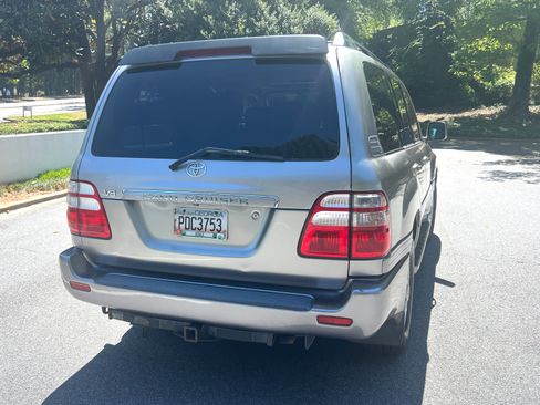 Used 2005 Toyota Land Cruiser AWD/4WD image 11