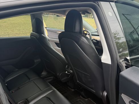 Used 2022 Tesla Model Y Performance image 19