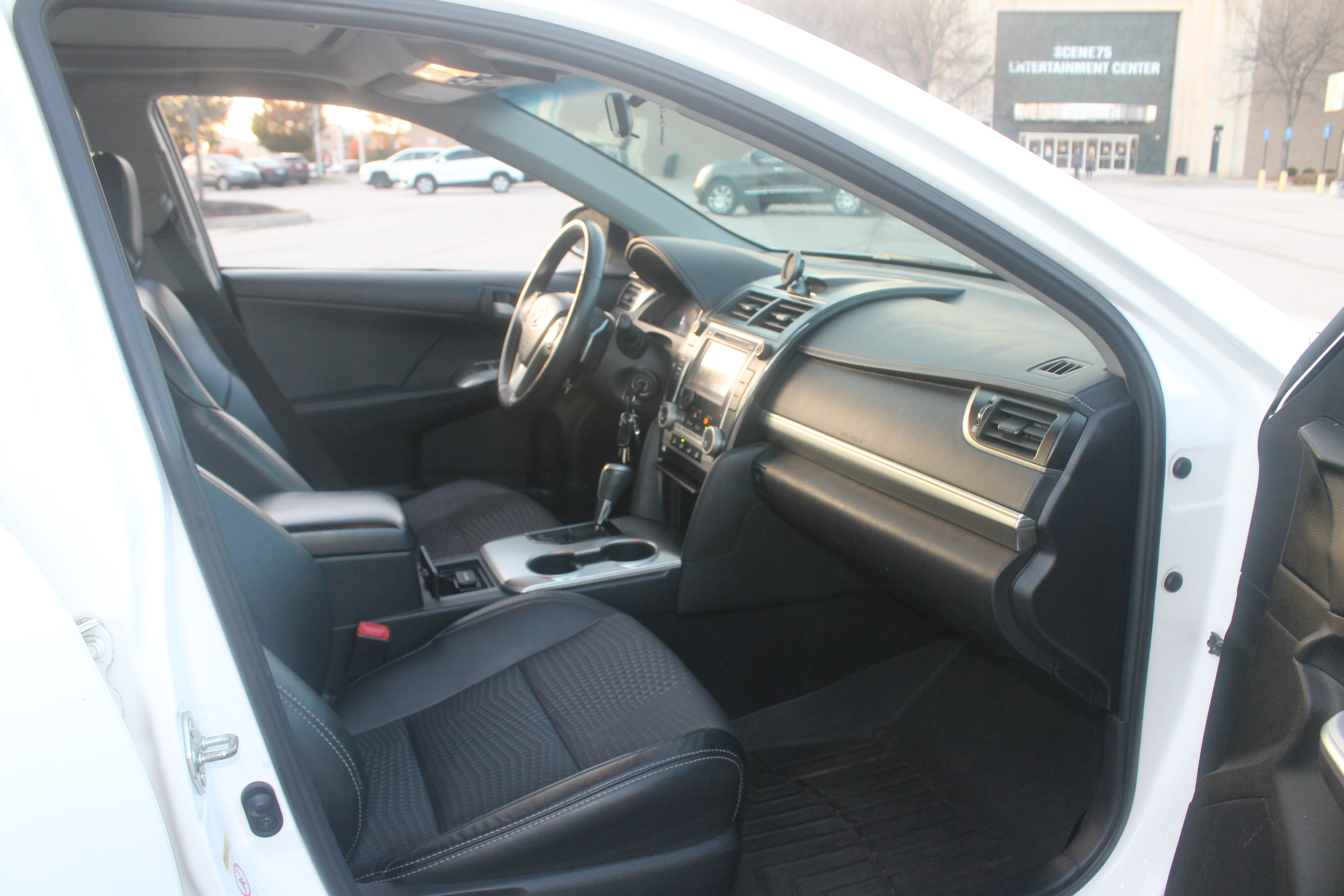 Used 2012 Toyota Camry SE FWD image 12