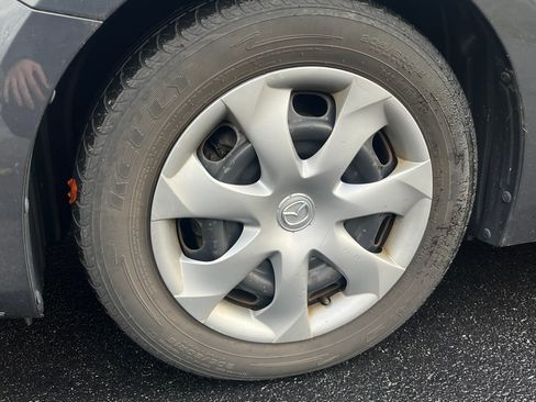 Used 2015 MAZDA MAZDA3 i SV image 16