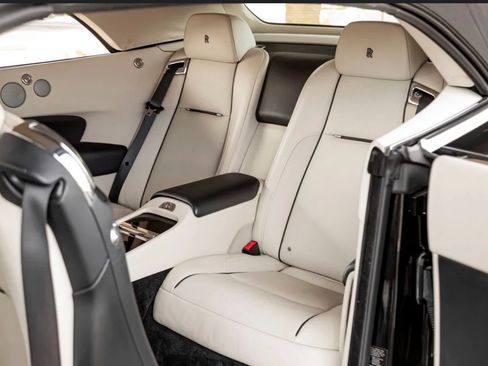 Used 2017 Rolls-Royce Dawn image 18