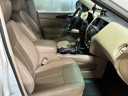Used 2016 Nissan Pathfinder Platinum AWD/4WD image 8