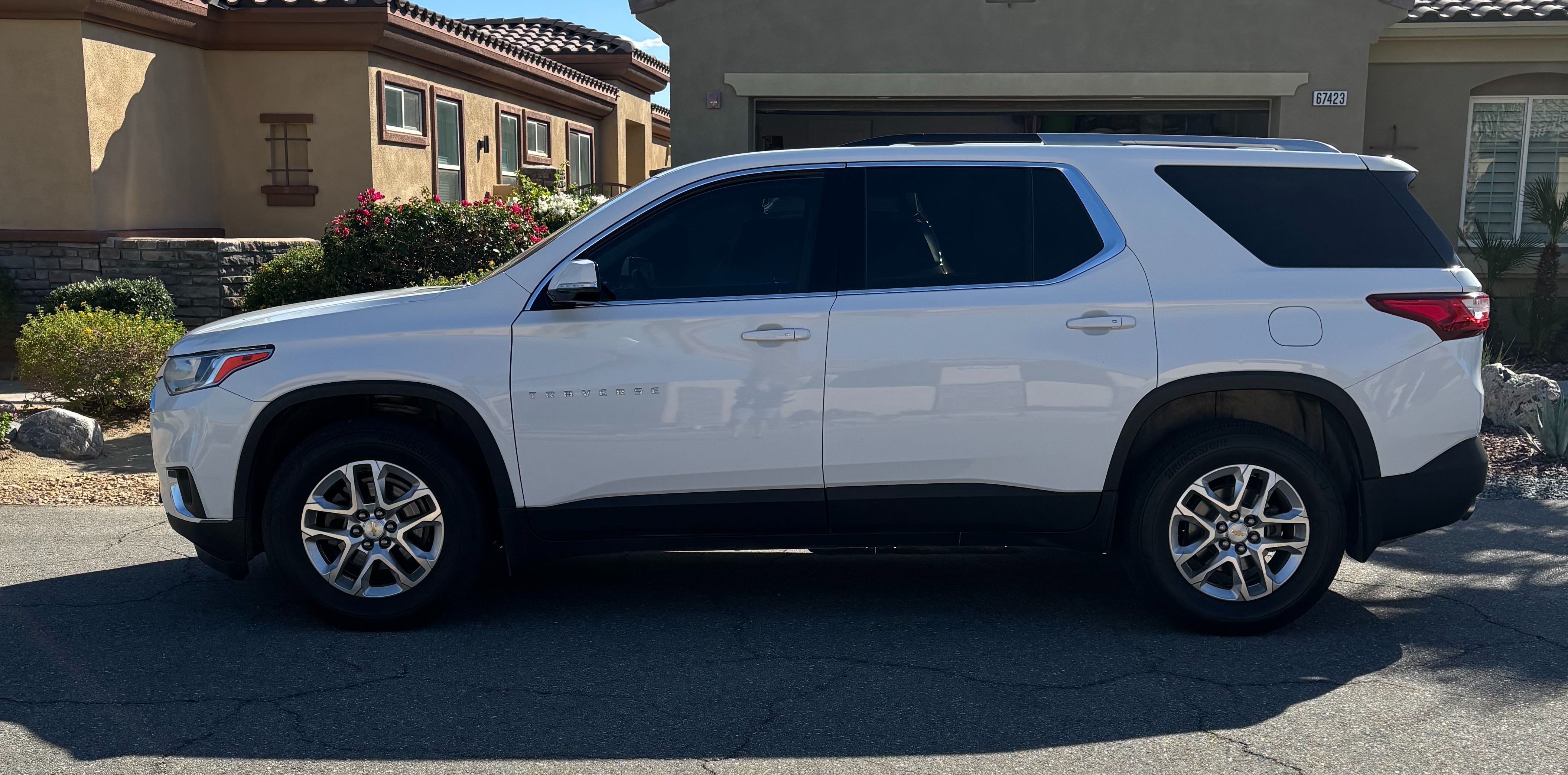 Used 2018 Chevrolet Traverse LT FWD image 1