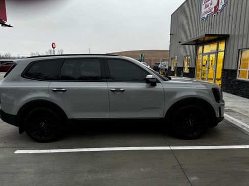 Used 2022 Kia Telluride EX w/ EX Premium Package image 5