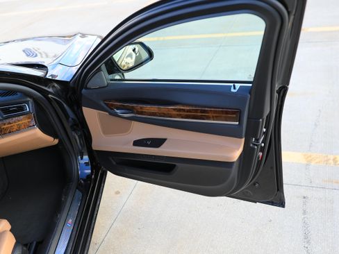 Used 2015 BMW 740Ld xDrive image 9