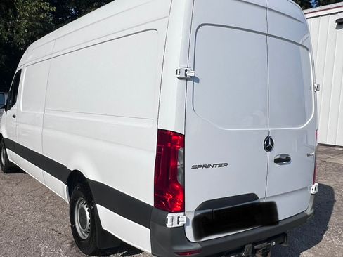 Used 2021 Mercedes-Benz Sprinter 2500 image 6