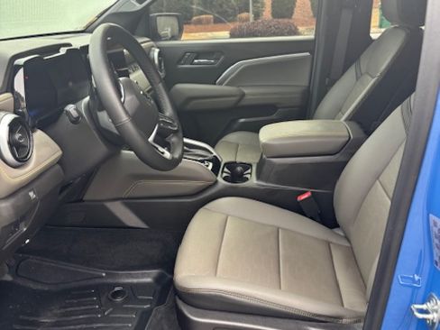 Used 2025 Chevrolet Colorado ZR2 w/ Technology Package image 10