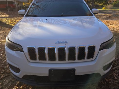 Used 2019 Jeep Cherokee Latitude w/ Popular Appearance Group image 2