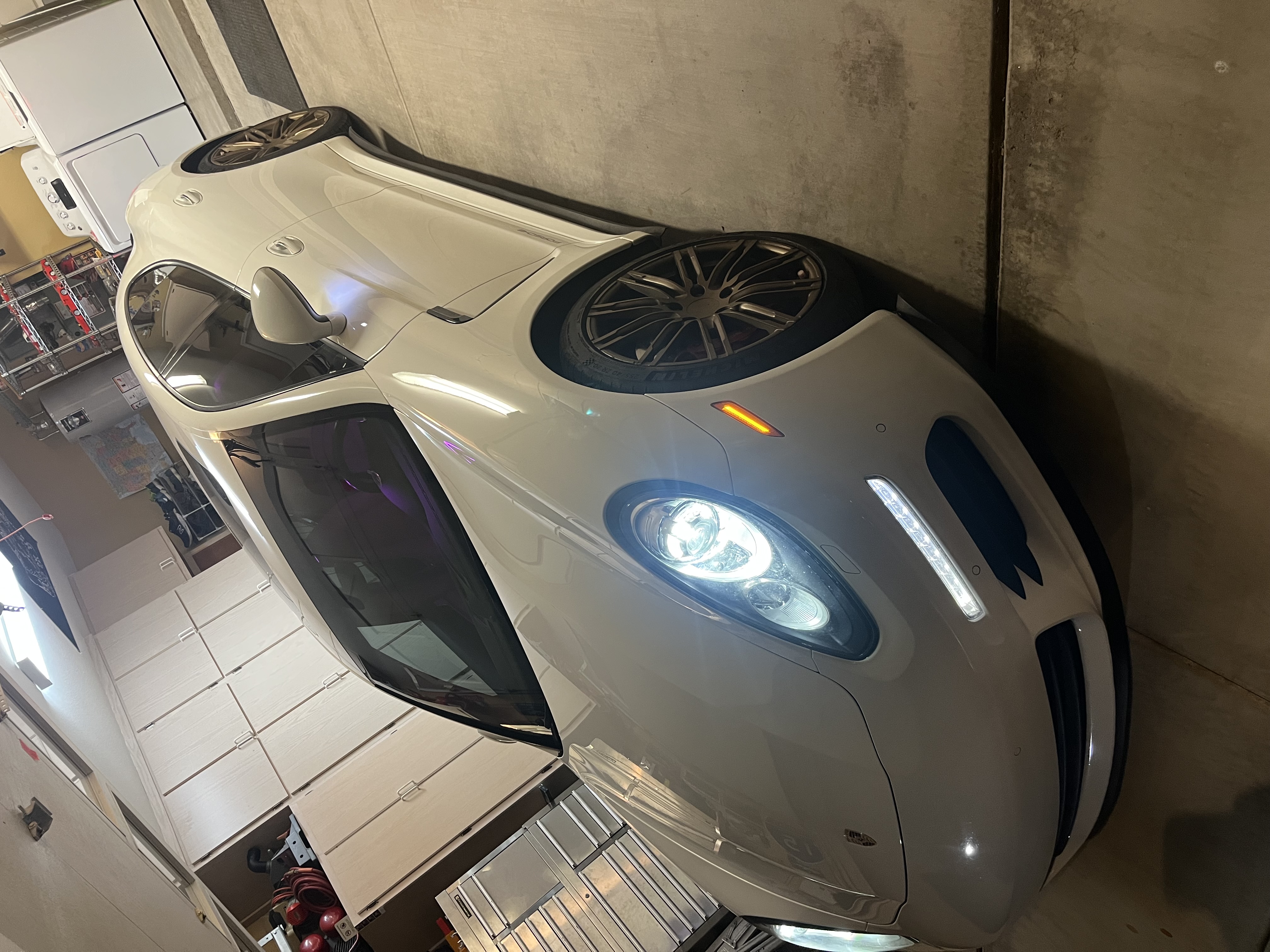 Used 2015 Porsche Panamera image 1