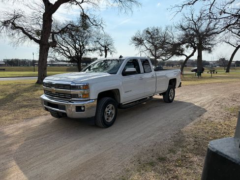 Used 2015 Chevrolet Silverado 2500 LT w/ LT Convenience Package image 2