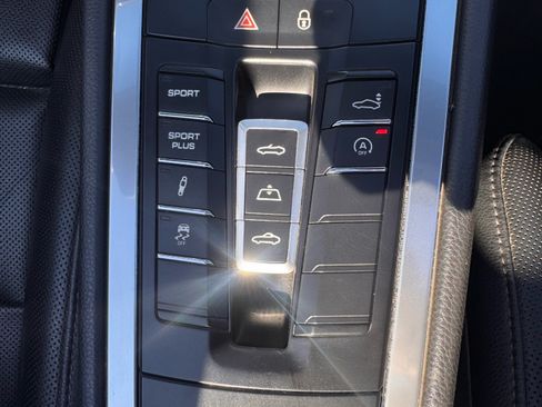Used 2015 Porsche 911 Cabriolet image 17