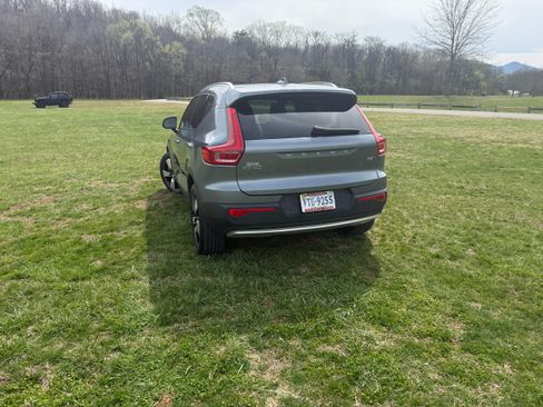 Used 2019 Volvo XC40 T5 Momentum image 5