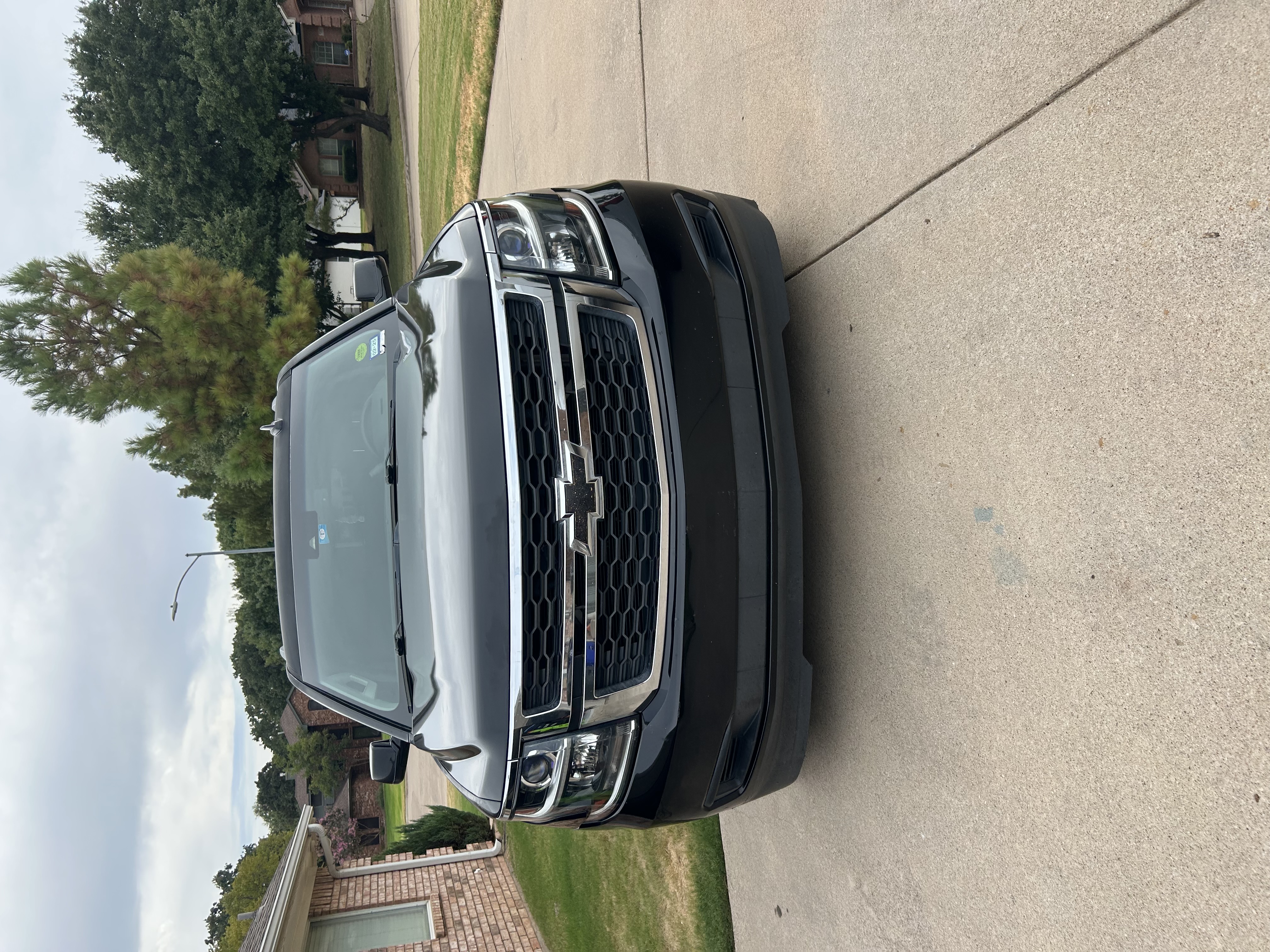 Used 2016 Chevrolet Suburban LT RWD image 2