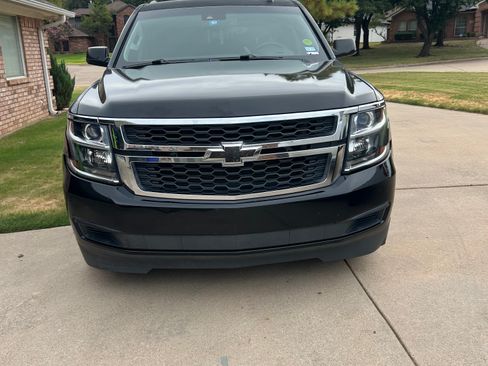 Used 2016 Chevrolet Suburban LT RWD image 2