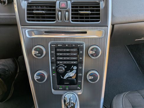 Used 2015 Volvo XC60 T5 image 21