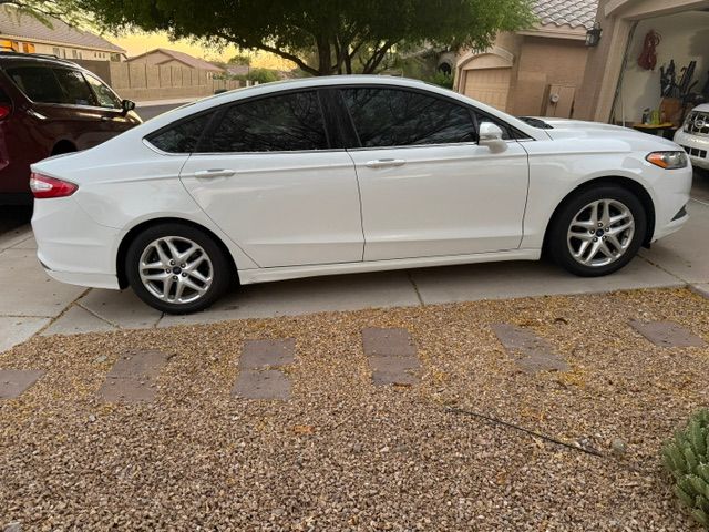 Used 2016 Ford Fusion SE FWD image 4