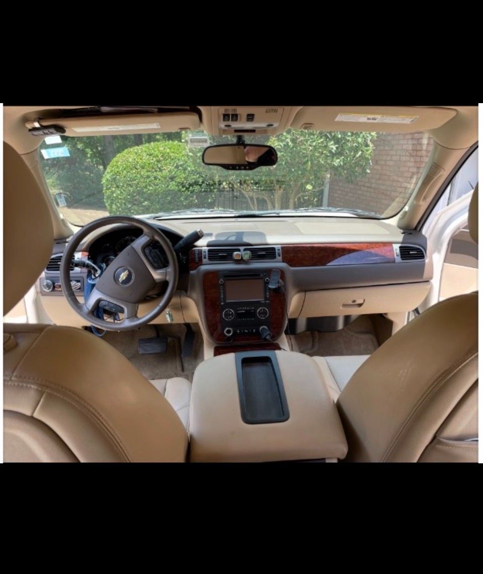 Used 2014 Chevrolet Tahoe LTZ RWD image 17