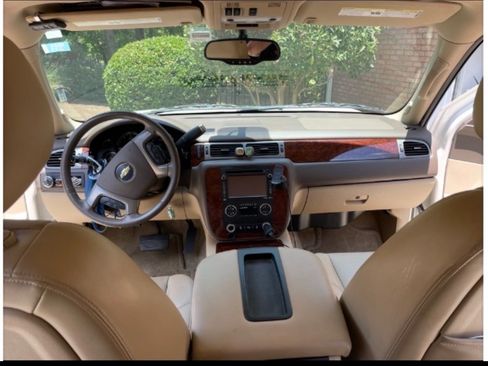 Used 2014 Chevrolet Tahoe LTZ RWD image 17