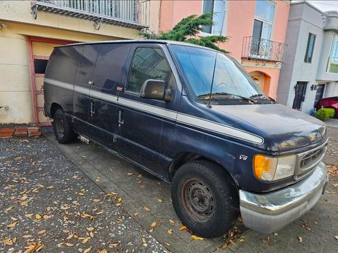 Used 2001 Ford E-150 and Econoline 150 Van image 1