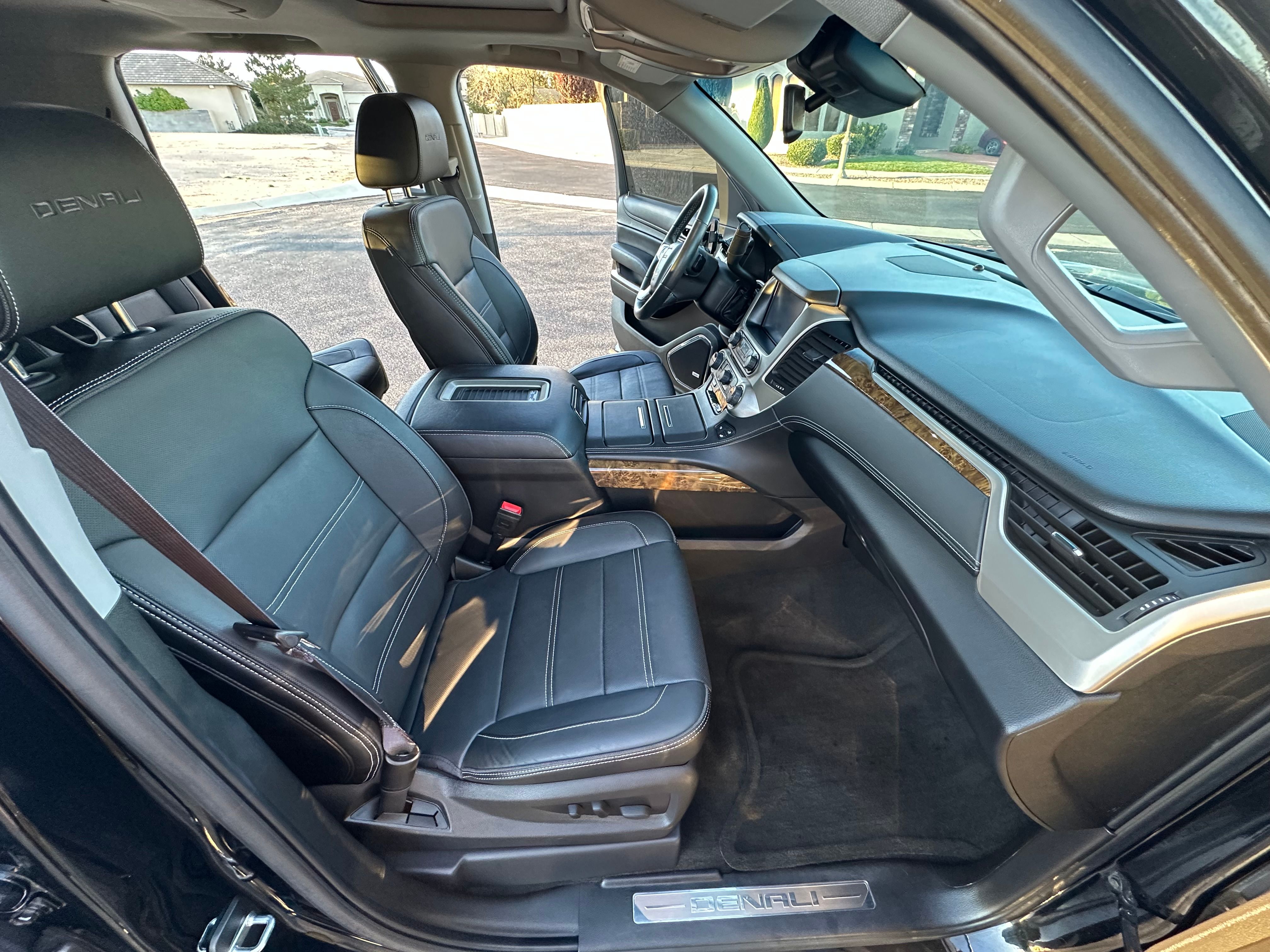 Used 2016 GMC Yukon Denali w/ Open Road Package AWD/4WD image 10
