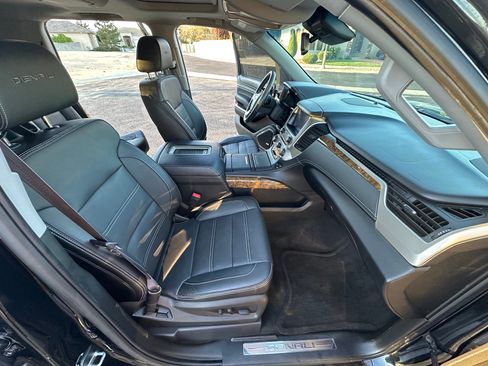 Used 2016 GMC Yukon Denali w/ Open Road Package AWD/4WD image 10