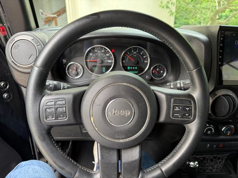 Used 2015 Jeep Wrangler Unlimited Sport AWD/4WD image 8