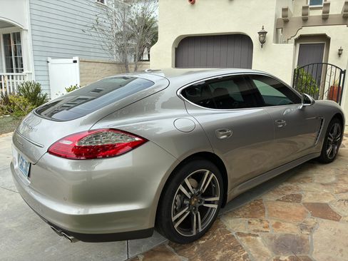 Used 2010 Porsche Panamera 4S image 5