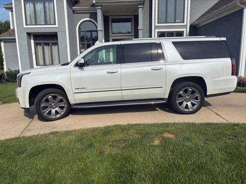 Used 2017 GMC Yukon XL Denali w/ Open Road Package AWD/4WD image 1