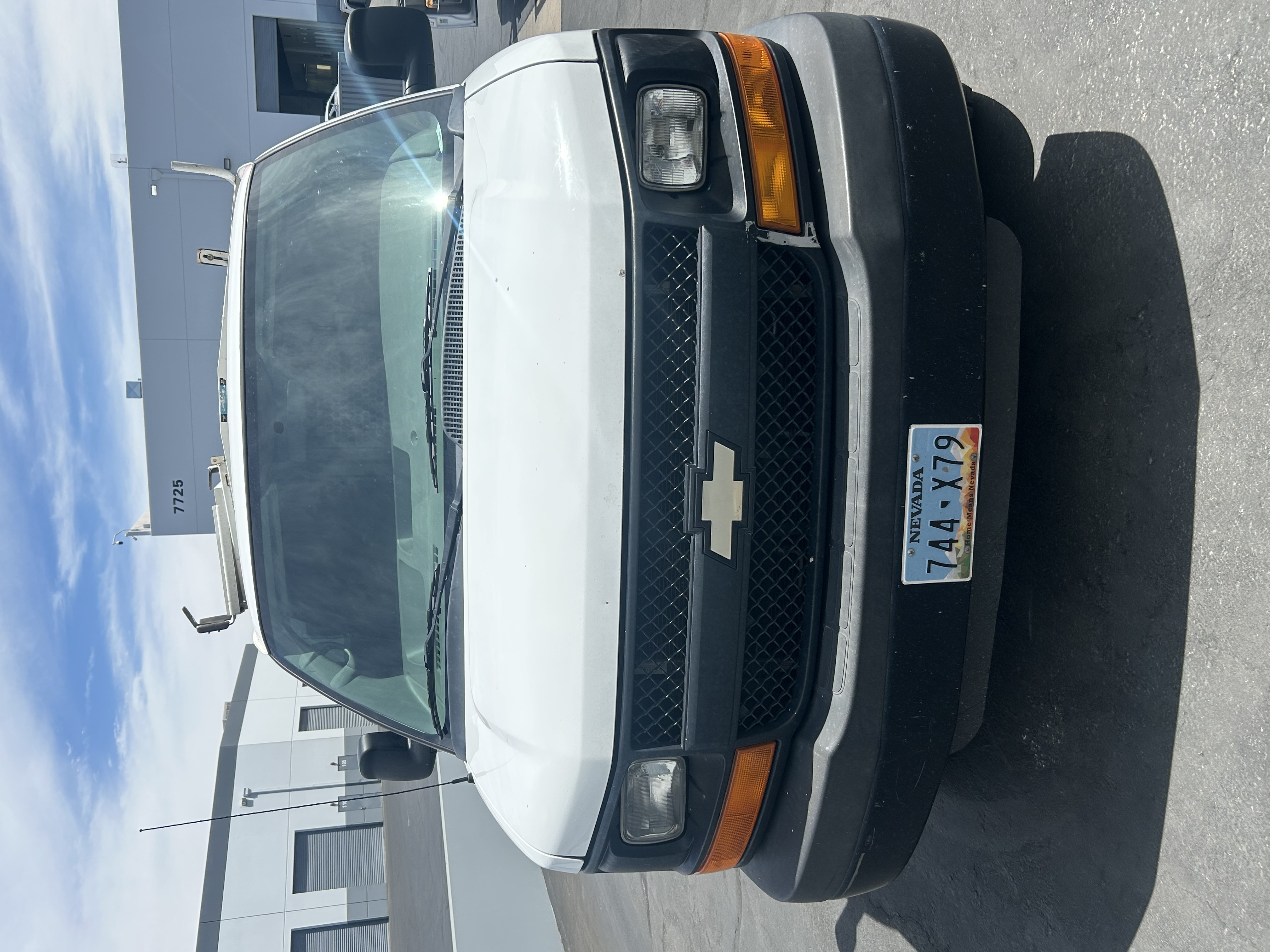 Used 2015 Chevrolet Express 2500 RWD image 2