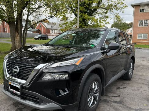 Used 2023 Nissan Rogue S image 2