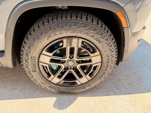 Used 2026 Rivian R1T Premium AWD/4WD image 31