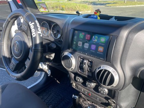 Used 2016 Jeep Wrangler Unlimited Sahara w/ Connectivity Group image 2