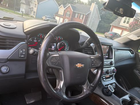 Used 2020 Chevrolet Suburban LT AWD/4WD image 5